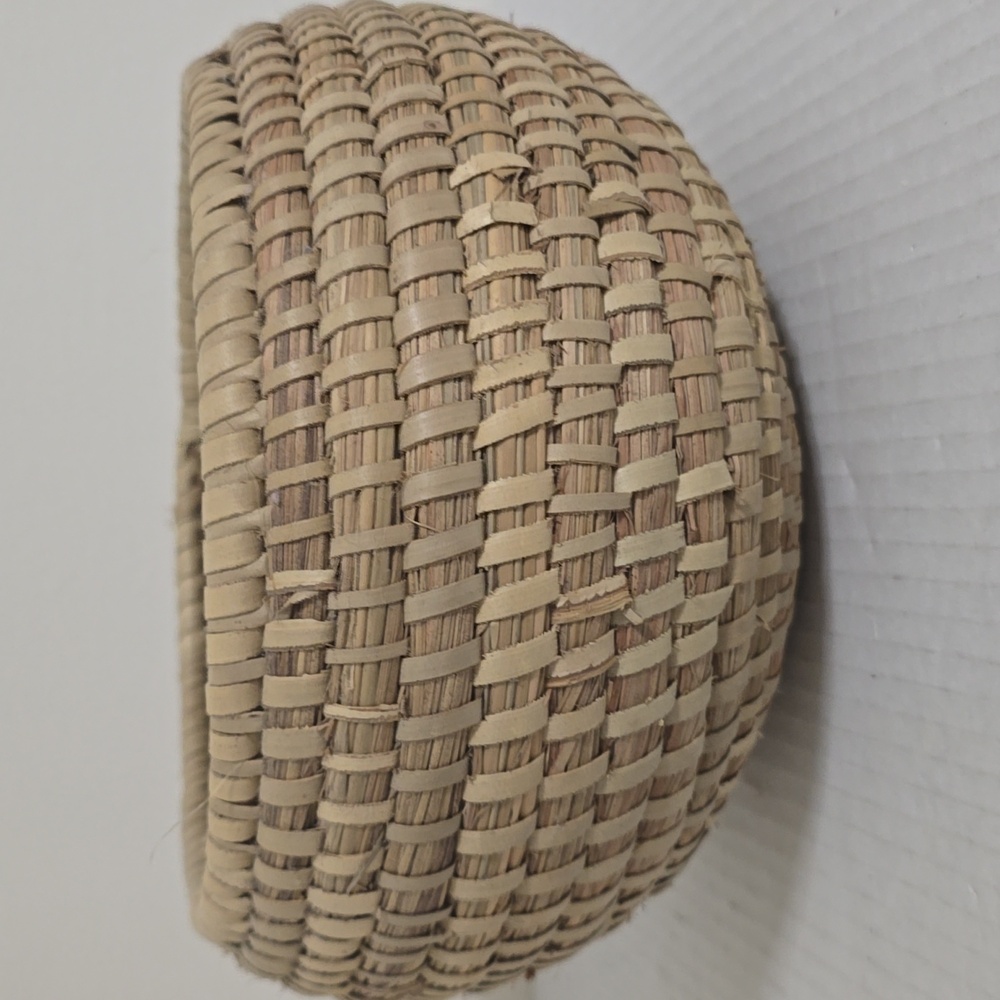 South Carolina Handwoven Sweetgrass Basket - Picture 4 of 16